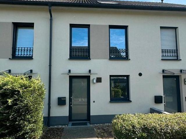 Modernes 5 Zimmer Reihenhaus mit Garten & Garage