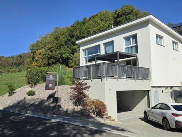 Modernes 5.5 Zi. Einfamilienhaus mit Aussicht in Reigoldswil