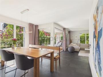 Modernes 5.5 Zimmer Doppeleinfamilienhaus mit schönem Garten im Hirzel