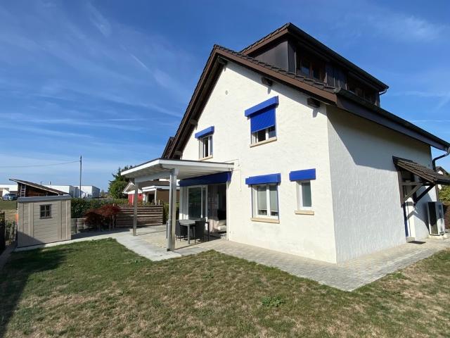 Modernes 5,5 Zimmer Einfamilienhaus mit Photovoltaikmodulen