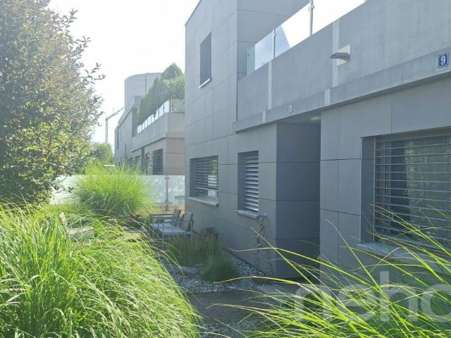 Modernes 5.5 Zimmer Reiheneckhaus mit Garten und Sauna