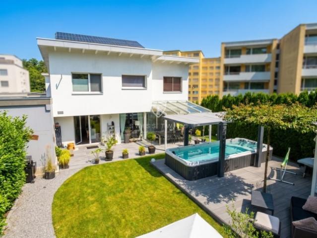 Modernes 6.5 Zimmer Einfamilienhaus mit Wellnessoase in Emmenbrücke