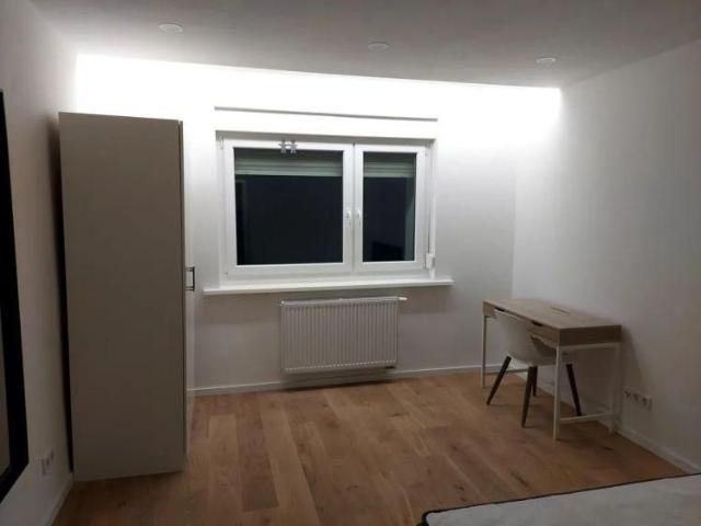 Modernes 18m² Zimmer mit Balkon – ab sofort frei!