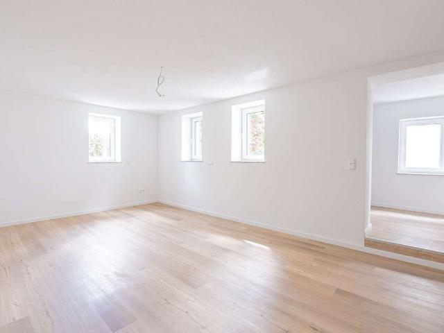 Modernes 1,5 Zimmer Apartment mit großer Terrasse sowie separater Küche + Bad