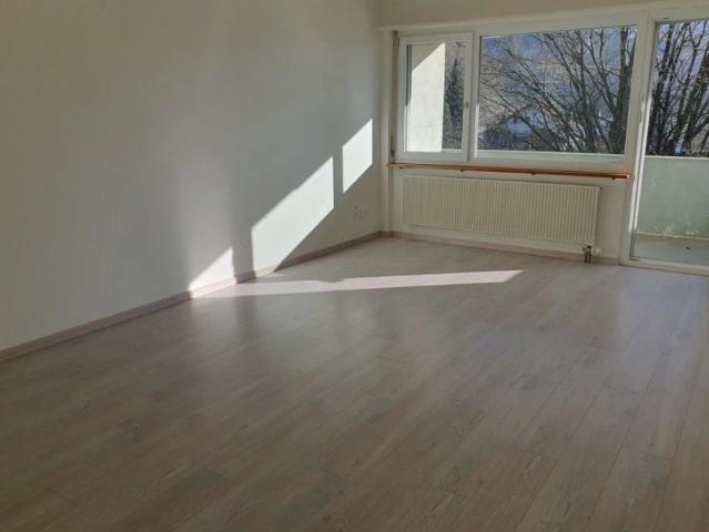 Modernes 1.5 Zimmer Studio mit Balkon
