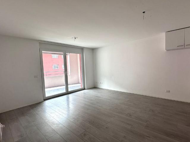 Modernes 2.5 Zimmer Apartment mit Balkon in Cadenazzo