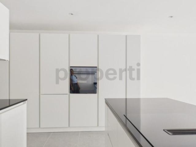 Modernes 3.5 Zimmer Wohnung mit Tiefgaragenstellplatz, Biasca