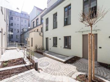 Modernes Townhouse mit großzügigen Terrassen in ruhiger Innenhoflage