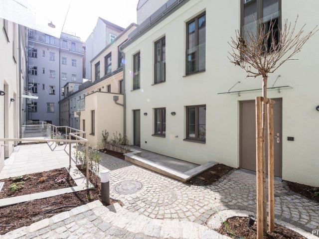 Modernes Townhouse mit großzügigen Terrassen in ruhiger Innenhoflage