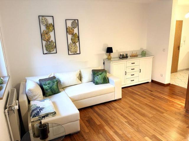Modernes und vollmöbliertes 1 Zimmer Appartement mit Garage