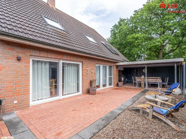Modernes ursprüngliches Doppelhaus in ruhiger Lage