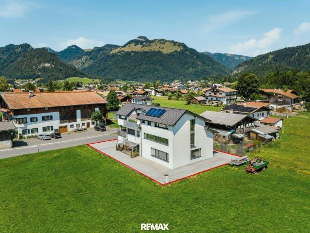 Modernes Wohn & Geschäftshaus in Bestlage von Kössen!