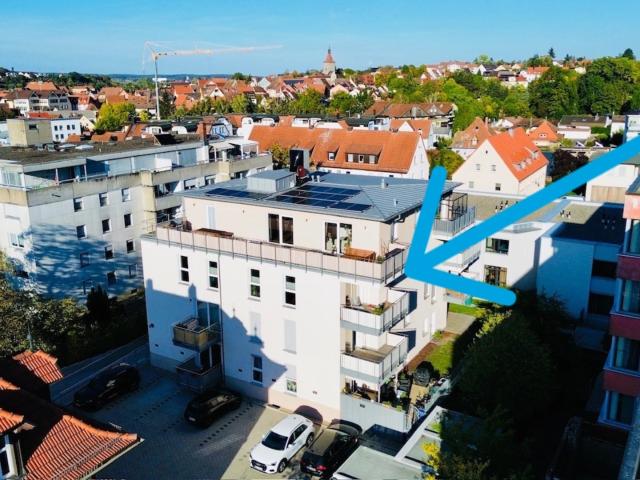 Modernes Wohnglück! 3 Zimmer, großer Südbalkon, Aufzug und zwei Stellplätze