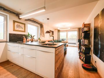 Modernes Wohnglück in Stans: Lichtdurchflutete 3 Zimmer Wohnung mit Panorama Terrasse & Tiefgarage