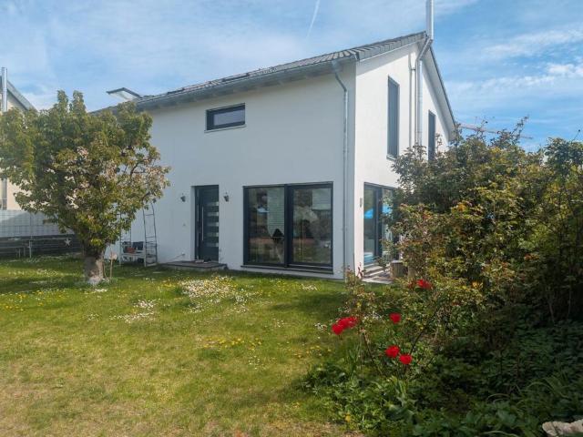 Modernes Wohnglück: Lichtdurchflutetes Einfamilienhaus Bj. 2018