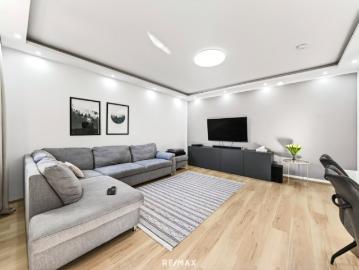 Modernes Wohnglück mit Gartenidylle: Renoviertes 3 Zimmer Juwel in Wörgl
