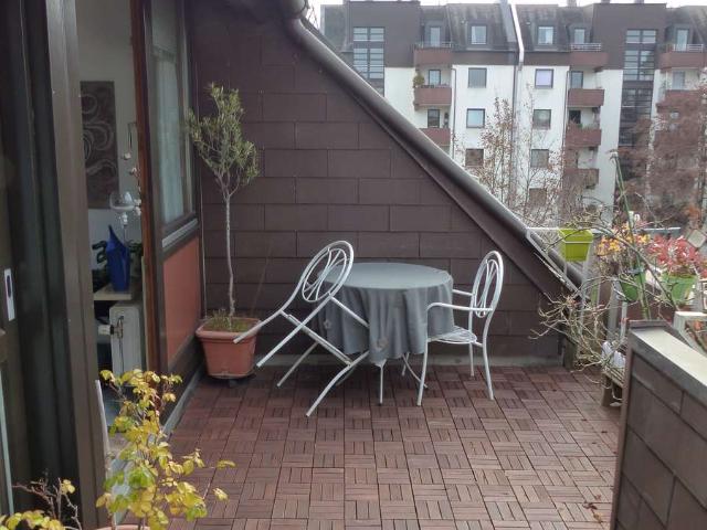 Modernes Wohnen: 2,5 Zimmer Dachgeschosswohnung in München