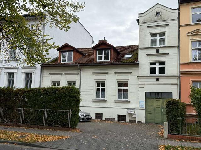 Modernes Wohnen: 2 Zimmer Wohnung in Angermünde mit Carport auf dem Innenhof