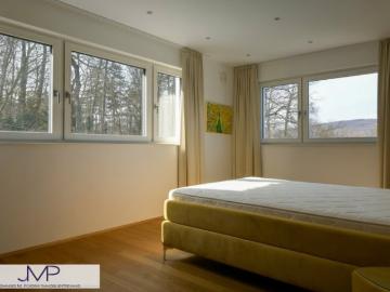 Modernes Wohnen am Lainzer Tiergarten – Geräumige Neubau Villa mit Pool und Lift!