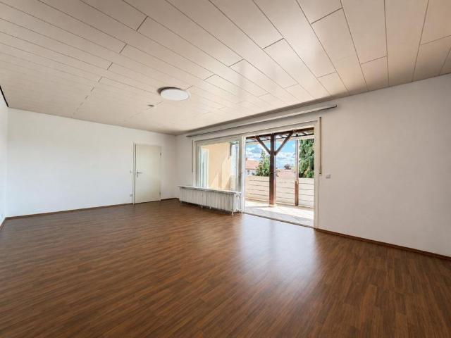 Modernes Wohnen auf einer ganzen Etage – Großzügige 5 Zimmer Wohnung in Teising zur Miete