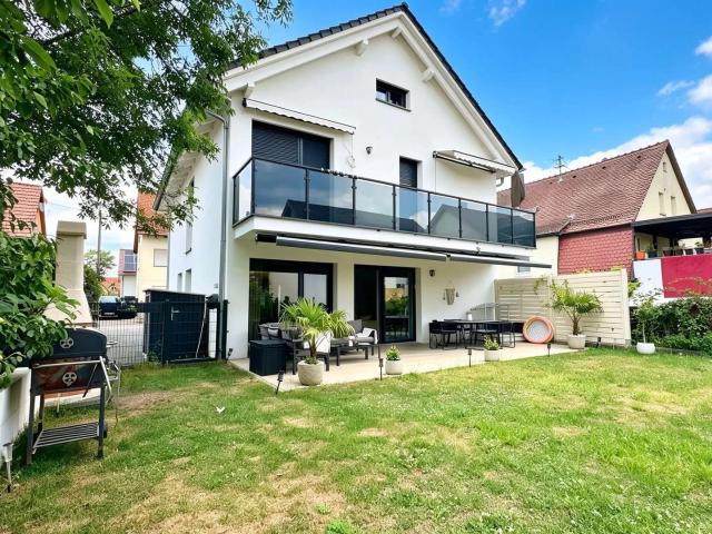 Modernes Wohnen auf großzügigem Raum – neuwertiges Einfamilienhaus mit hochwertiger Ausstattung