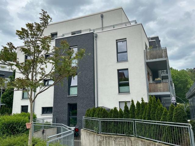 Modernes Wohnen auf 114 m² – Frisch renovierte 3 Zimmer Wohnung mit Balkon & Carport