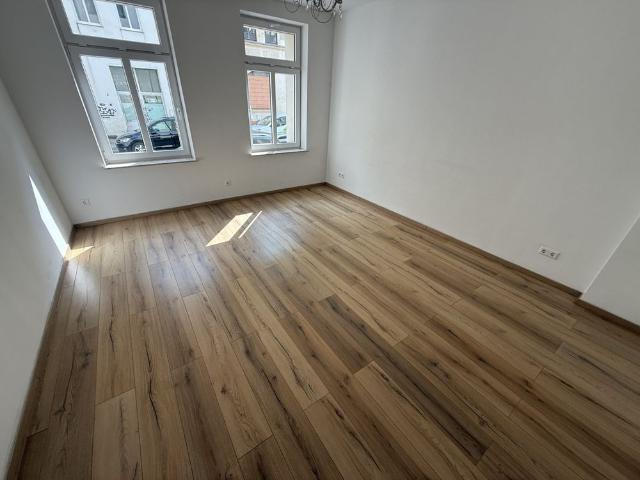 Modernes Wohnen – Balkon, Einbauküche, Fußbodenheizung