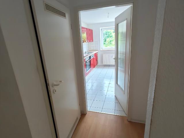 Modernes Wohnen: Gepflegte 3 Zimmer Wohnung im 1. OG mit Balkon