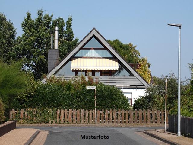 Modernes Wohnen Freistehendes Einfamilienhaus nebst Doppelgarage mit Dachterrasse
