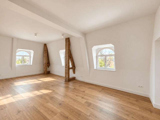 Modernes Wohnen im André Noël Park: Charaktervolle 3 Zi. Wohnung im 3. OG mit offenem Wohnbereich
