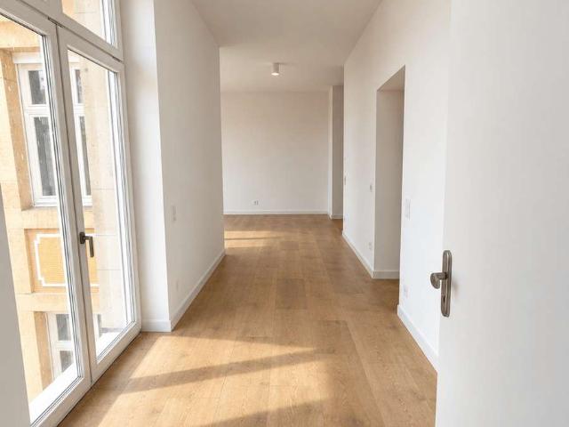 Modernes Wohnen im André Noël Park: Vielseitige 3 Zimmer Wohnung im Erdgeschoss mit großem Balkon