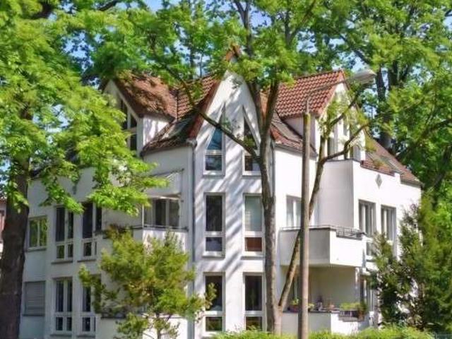Modernes Wohnen im Grünen: Vermietete Eigentumswohnung mit besonderer Raumgeometrie