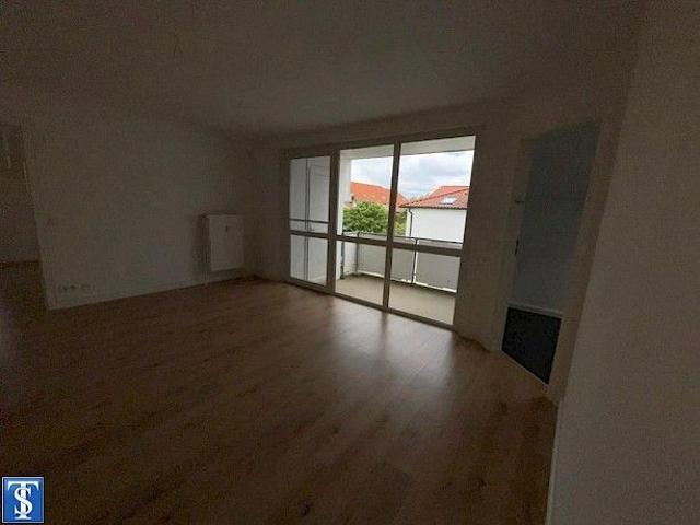 Modernes Wohnen im Grünen 2 Raum Wohnung mit Balkon