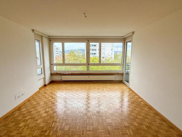 Modernes Wohnen im Dreispitz – Attraktive 4.0 Zimmerwohnung mit Balkon