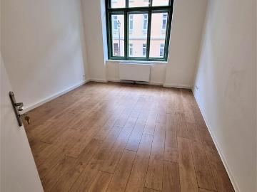 Modernes Wohnen im energetischen Denkmal – 3 Raum Wohnung im Hochparterre inkl. Einbauküche
