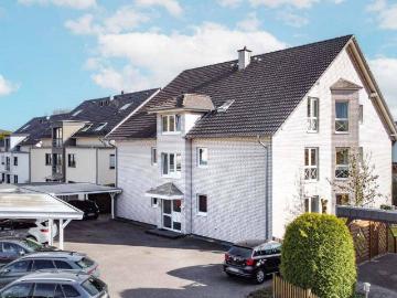 Modernes Wohnen in attraktiver Lage: 3 Zimmerwohnung mit Terrasse und 2 Stellplätzen in BI Quelle