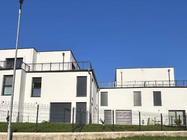 Modernes Wohnen in Wilfersdorf: Erstbezug Doppelhaushälfte mit Garten, Parkett, 5 Zimmern und Fußbodenheizung!