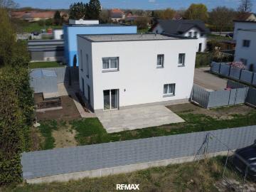 Modernes Wohnen in Traismauer – Einfamilienhaus mit Garten und Garage