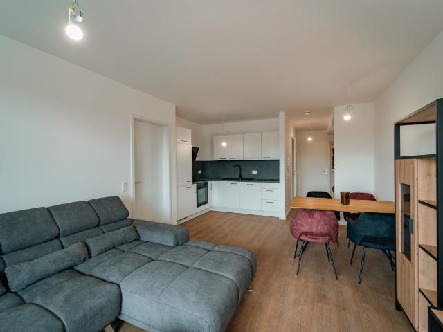 Modernes Wohnen in zentraler Lage – 2 Zimmer Wohnung mit Balkon und Einbauküche