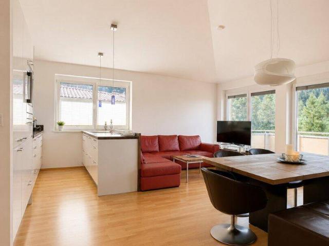 Modernes Wohnen mit Bergblick – Exklusive Dachgeschosswohnung in ruhiger Sonnenlage