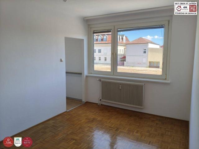 Modernes Wohnen mit Kleinstadt Charme: Frisch sanierte, lichtdurchflutete elegante Wohnung in Stockerau