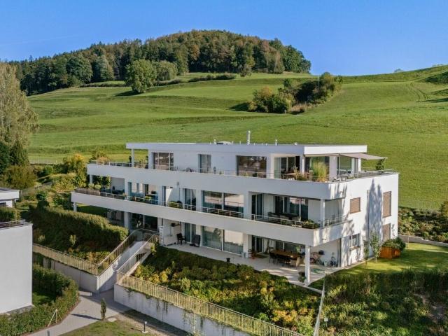 Modernes Wohnen mit Weitsicht neuwertige 5.5 Zimmer Gartenwohnung