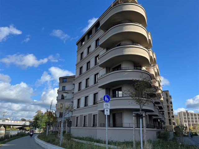 Modernes Wohnen mit zwei Balkonen und Blick auf die Havel großzügige 3 Zimmer Wohnung in Potsdam