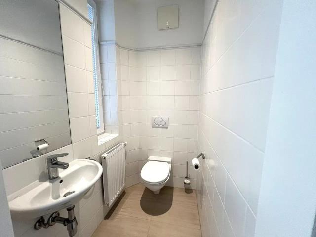Modernes Wohnen nahe Naschmarkt: Klimatisierte Dachgeschoßwohnung mit Balkon und Terrasse