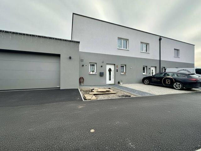 Modernes Wohnen Neubau Reihenhäuser in Saxen