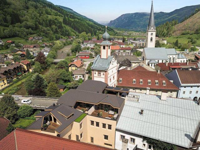 Modernes Wohnen trifft auf historisches Stadtturm Haus. Ihr Lebens t raum in der Künstlerstadt Gmünd. PROVISIONSFREI FÜR DEN KÄUFER!