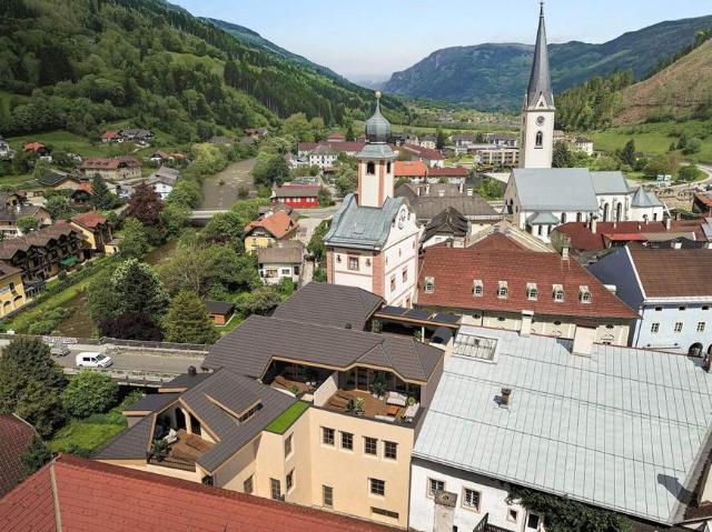Modernes Wohnen trifft auf historisches Stadtturm Haus. Ihr Lebens t raum in der Künstlerstadt Gmünd. PROVISIONSFREI FÜR DEN KÄUFER!