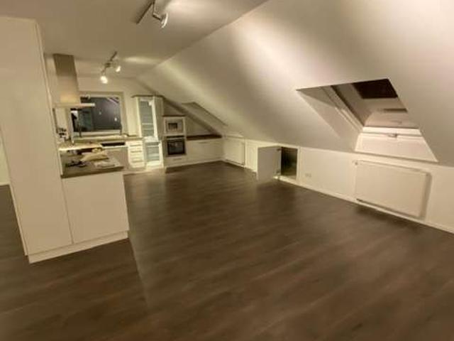 Modernes Wohnen unter dem Dach – stilvolle 2 Zimmer Wohnung in Hilden Mitte