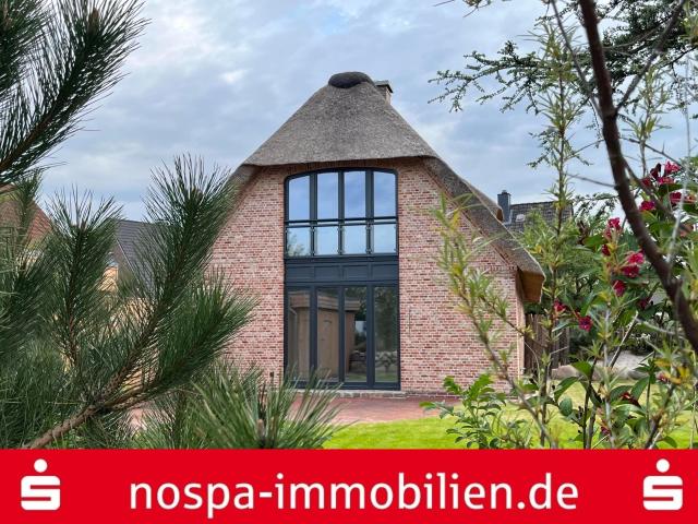 Erstbezug! Modernes Wohnen unter Reet!