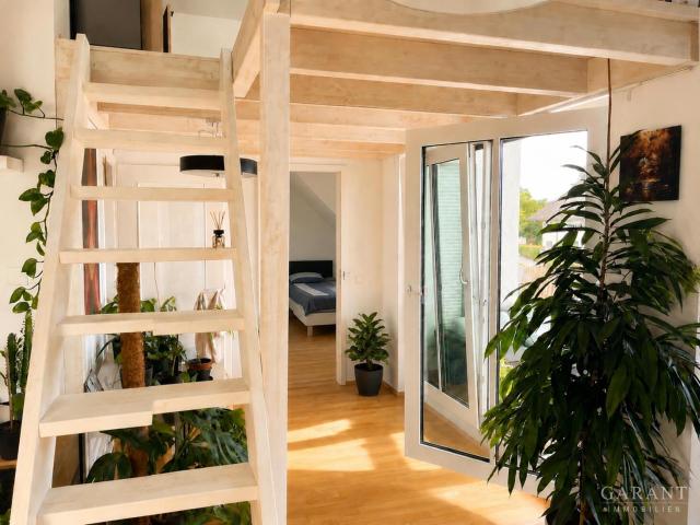 Modernes Wohnen über den Dächern von Zorneding Exklusive Galerie Dachgeschosswohnung mit Loggia